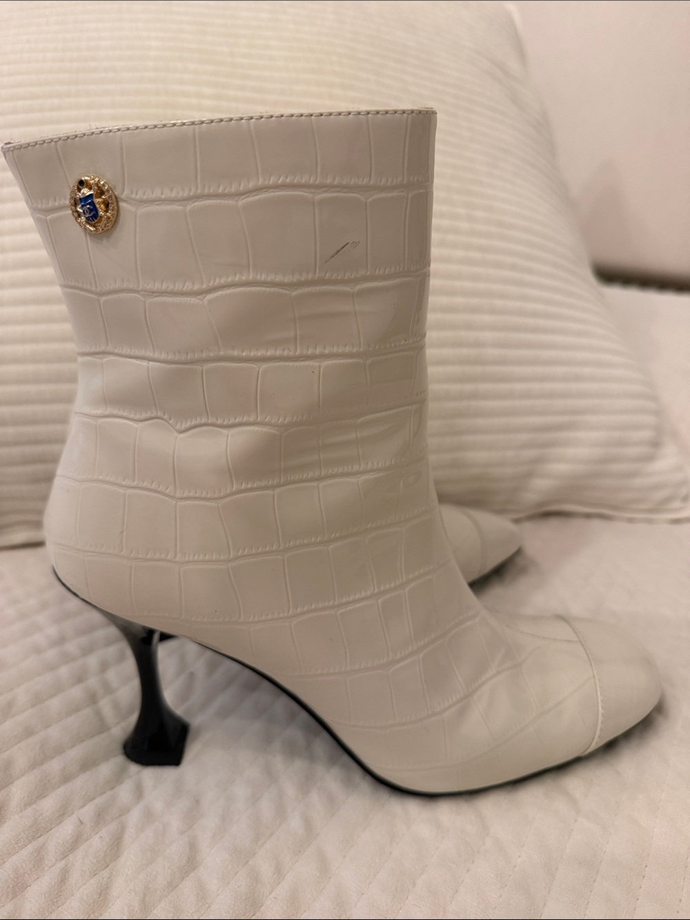 White Croc-Embossed Pointed Toe Ankle Boots - Unbranded